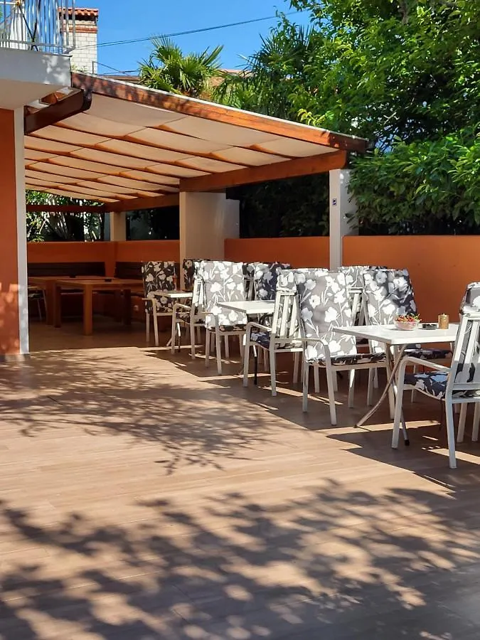Bed And Breakfast La Rossa krevet i doručak Umag